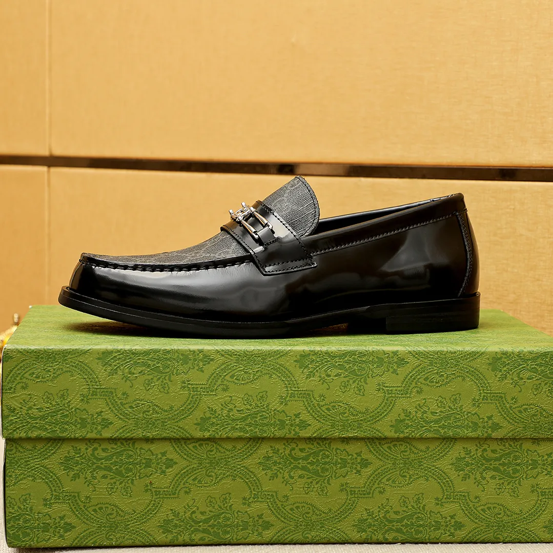Men's shoes 💰480 💐 Product trademark: GUCCI "Gucci" casual leather shoes Regular size: 38-44 (45.46🉑️customized) Product materials: Selected imported first-layer calfskin embossed upper + luxury hardware buckle, imported water-dyed cowhide leather lining. Strong three-dimensional visual effect, original outsole color: 2 colors available